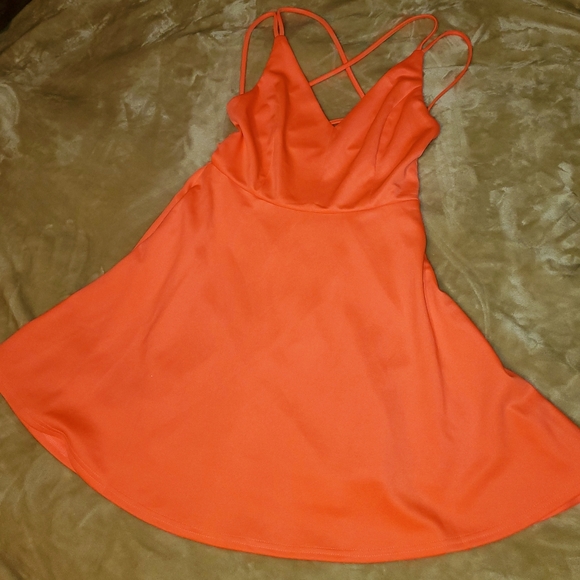 Backless Summer Dress - Picture 1 of 2